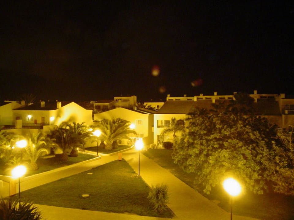 Appartementanlage bei Nacht Hotel Riu Oliva Beach Resort