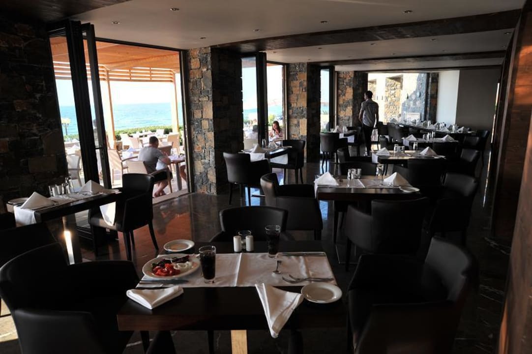 Innenbereich des Hauptrestaurant The Island Hotel