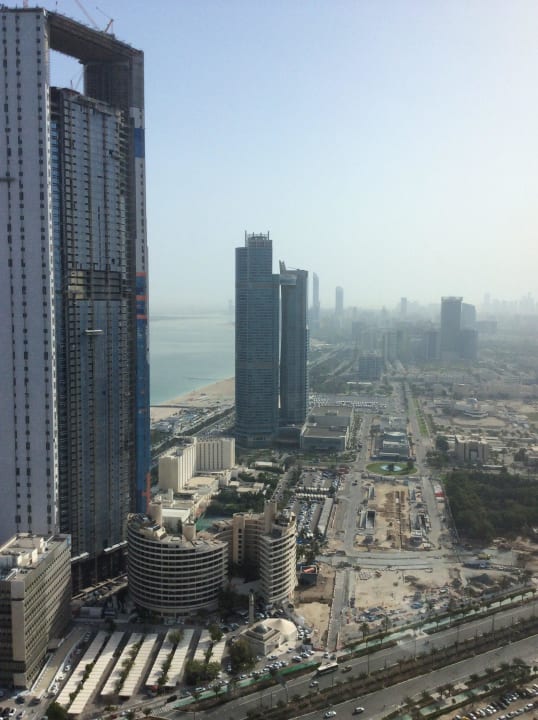 Skyline am Tag Conrad Abu Dhabi Etihad Towers