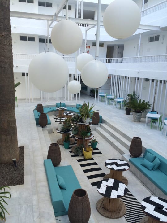 Innenhof Hotel Gold by Marina