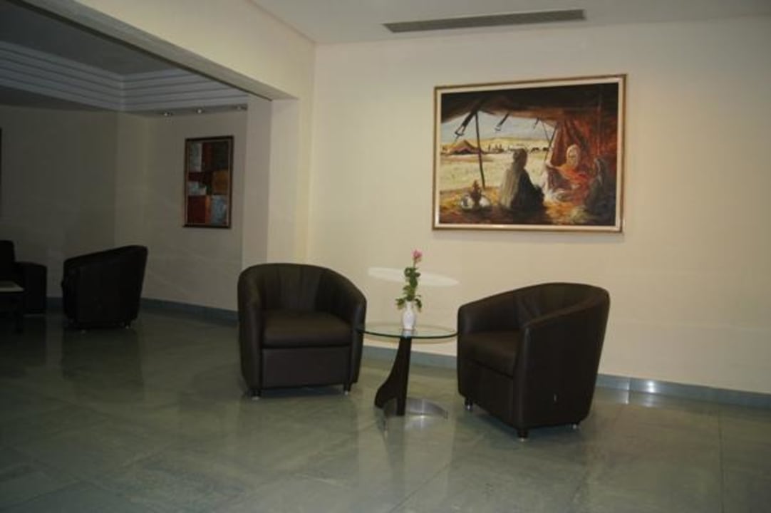 Duży i piękny hol Riadh Palms Resort & Spa