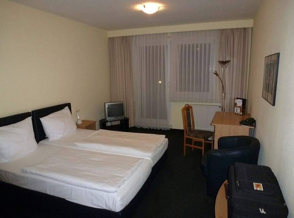 DZ 206, Fenster und Balkon nach hinten raus =ruhig Days Inn Leipzig City Centre