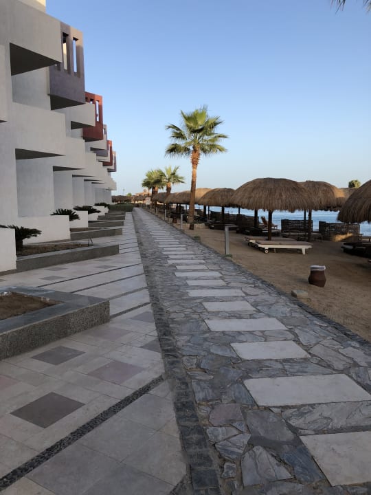 Der Weg an den Suiten vorbei zum Meer SUNRISE Crystal Bay Resort