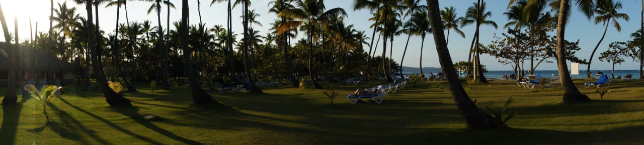 Liegefläche am Beach Wyndham Alltra Samana