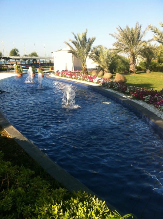 Gedeelte van zwembad Limak Lara Deluxe Hotel & Resort