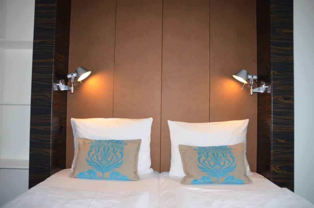 Bett beleuchtet Motel One Berlin-Bellevue