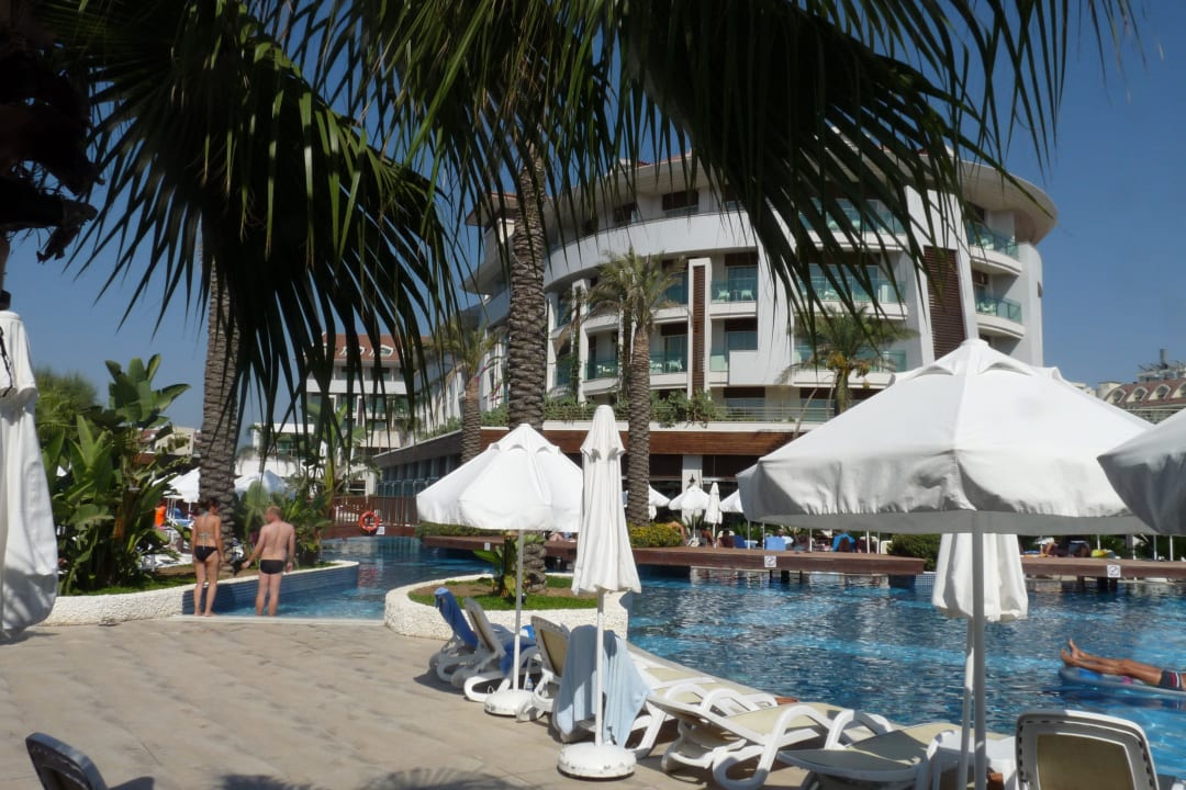 Viel Platz unter Palmen Sunis Evren Beach Resort Hotel & Spa