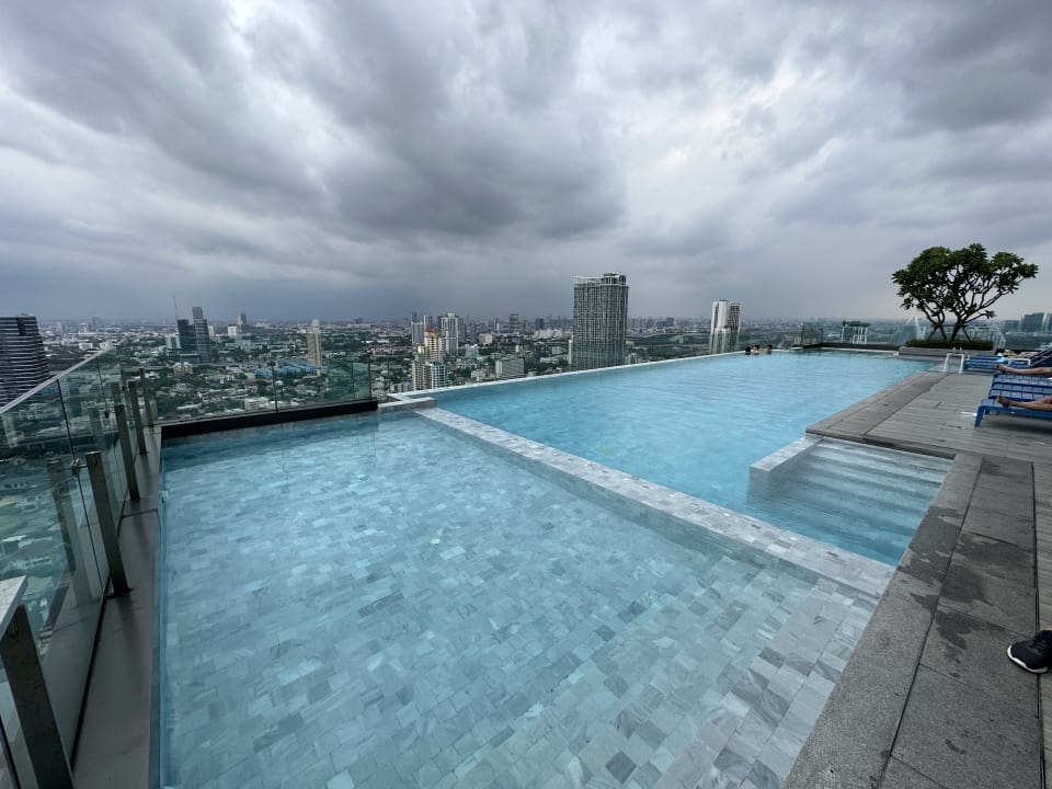 Pool The Quarter Ari by UHG