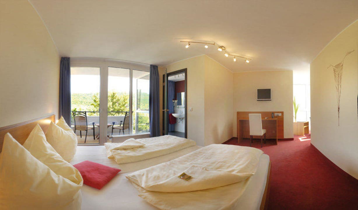 Zimmer Übersicht, mit Bad und Balkon MAARIUM Hotel