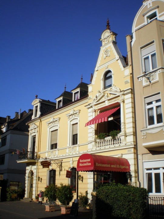 Hotelansicht - Strassenfront Hotel Sankt Maximilian