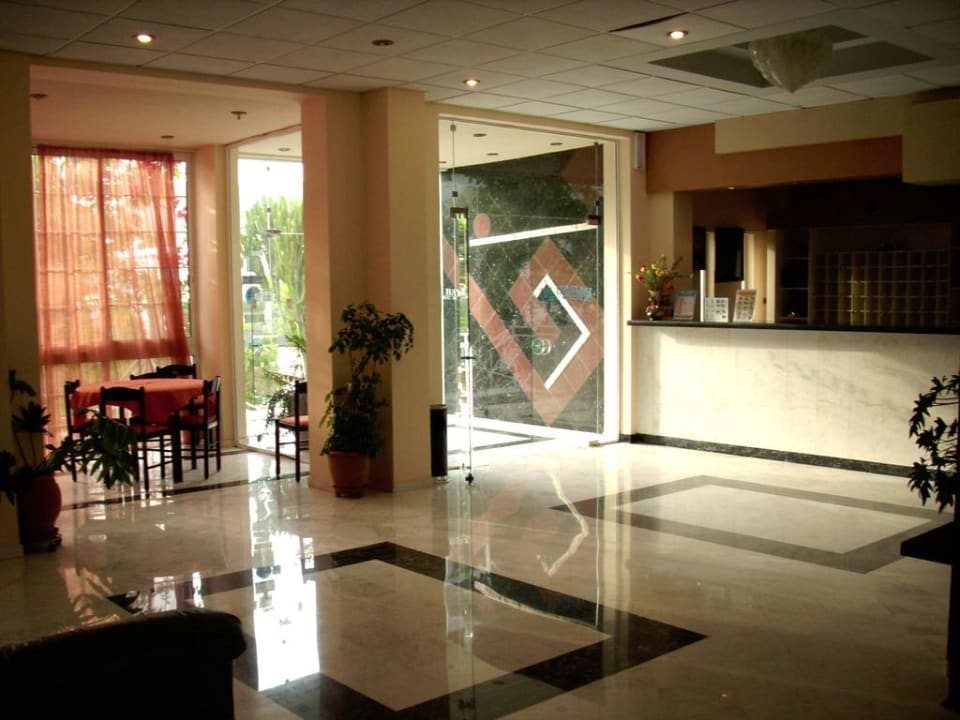 Rezeption und Eingangsbereich Hotel Faliraki Bay