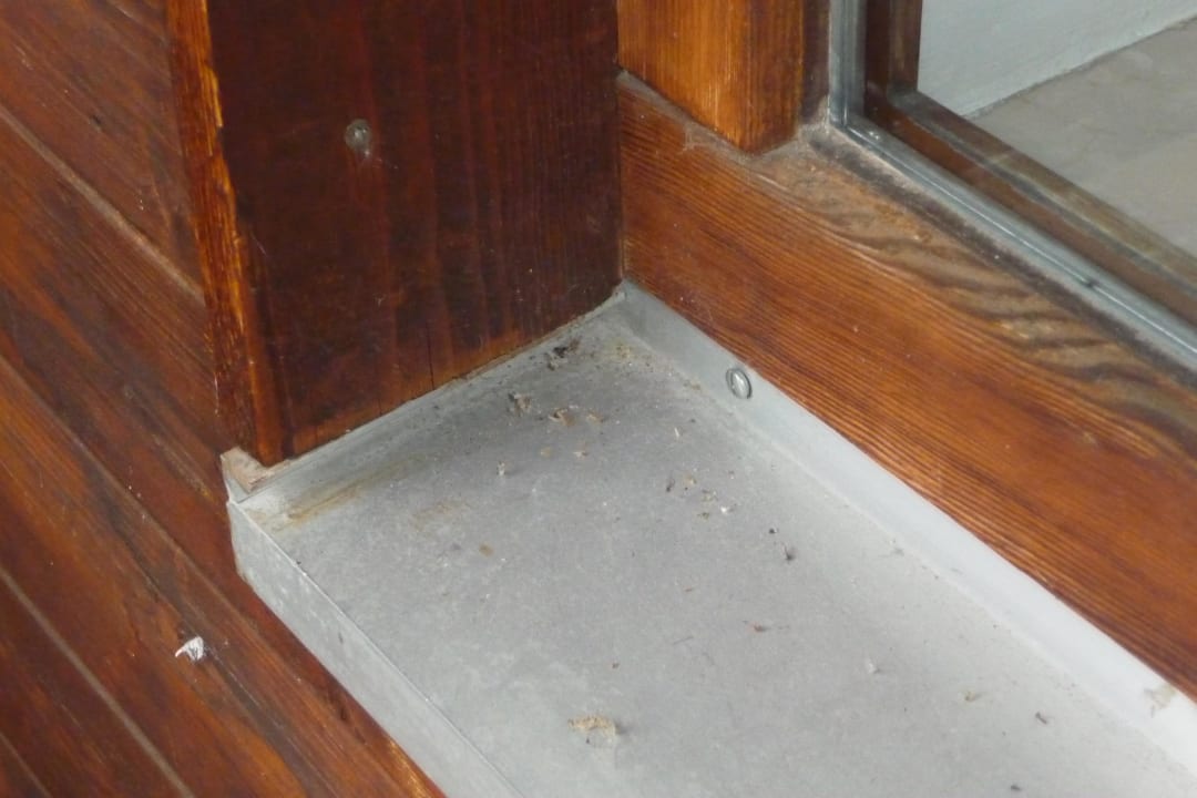 Schmutz auf dem Fensterbrett Hotel Ruchti Zeit für mich