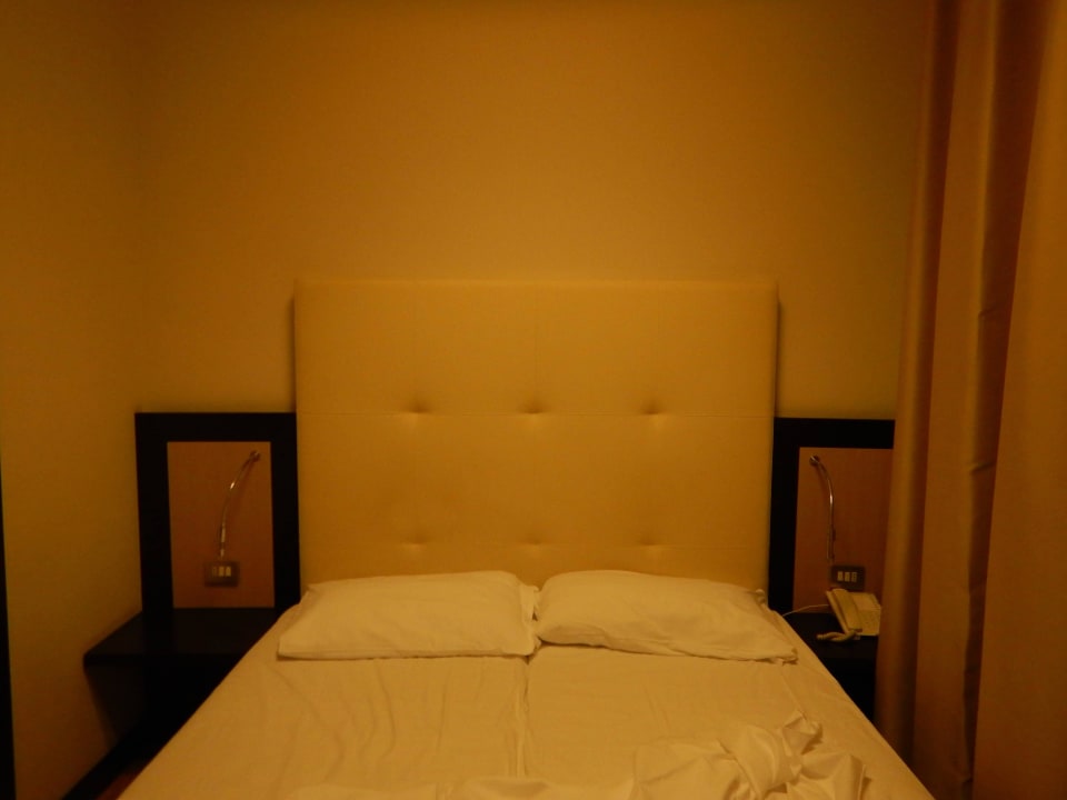 Doppelbett aber 2 Einzelmatratzen Suite Hotel Elite