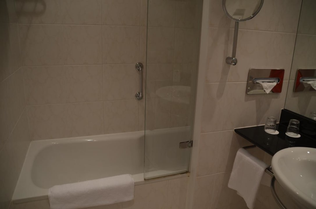 Bad mit Badewanne Hotel Baltic Stralsund