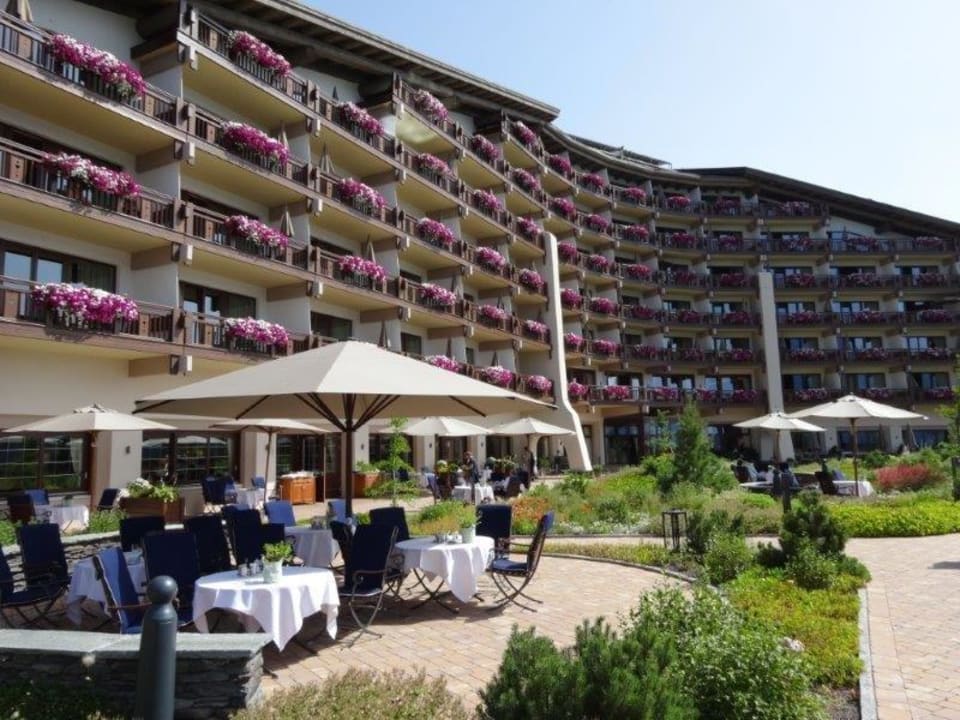 Blick von der Vorderseite  Interalpen-Hotel Tyrol