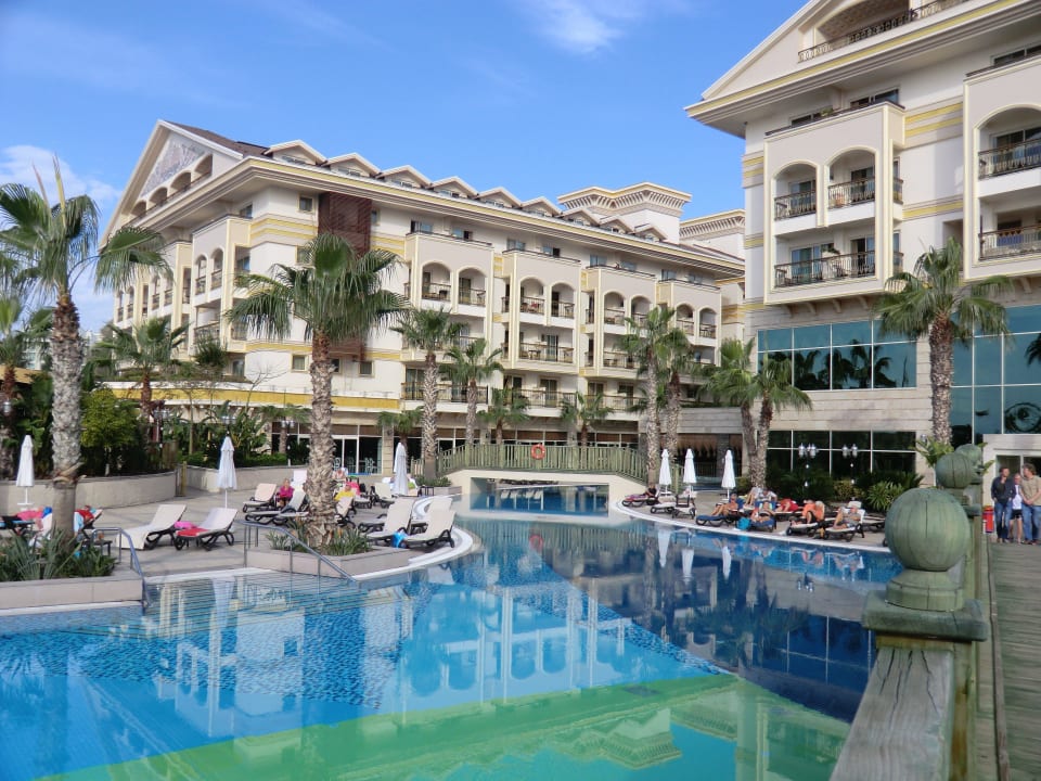 Hauptpool... Diamond Excellence Resort & Spa
