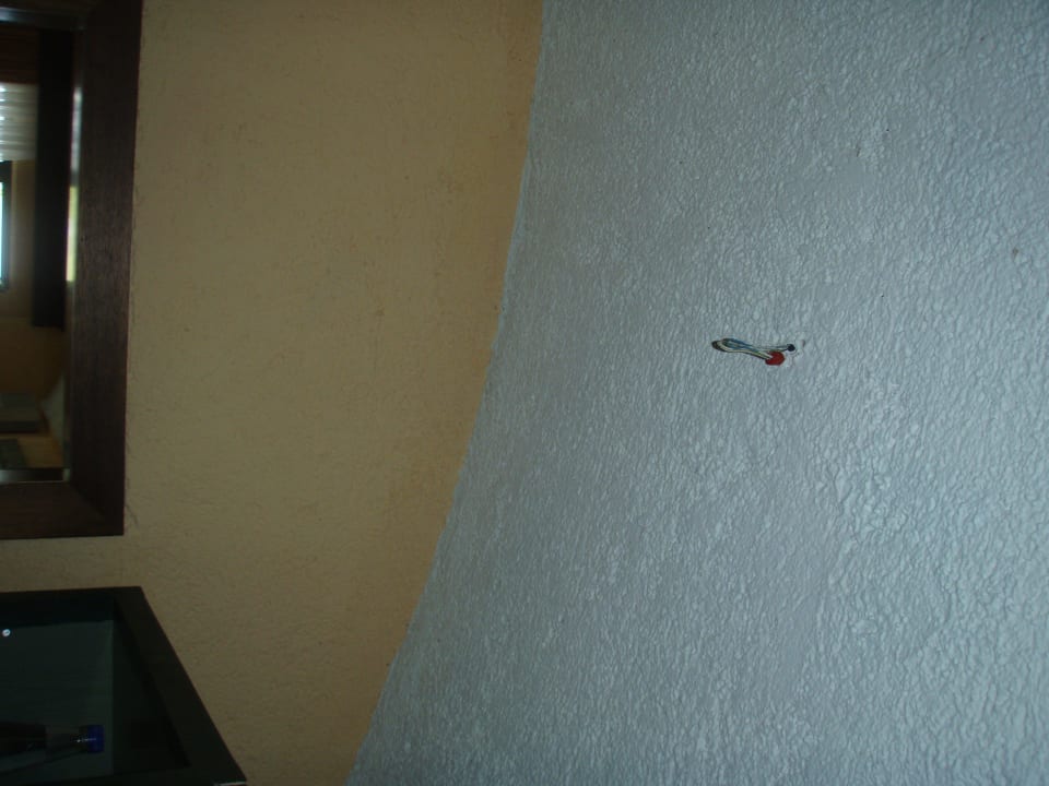 Fehlende Lampe über Kasten Grecotel LUXME Daphnila Bay