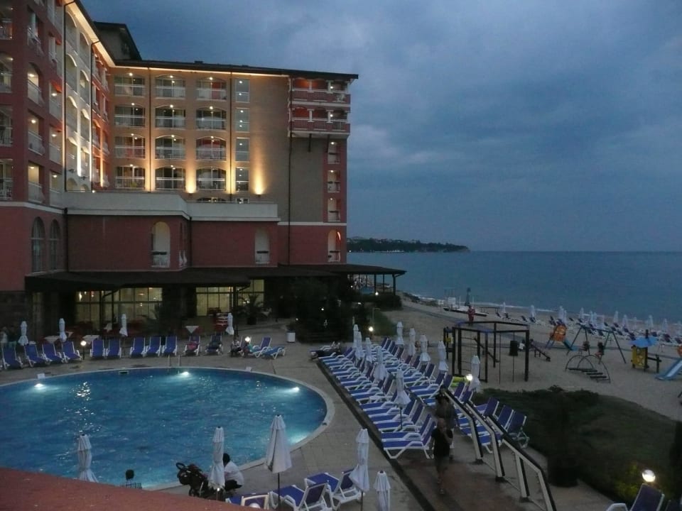 Hotel wieczorem Sol Luna Bay