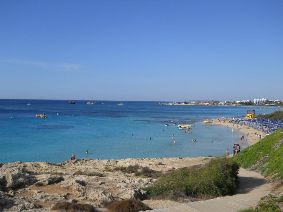 "holzweg" zum Strand Hotel Grecian Sands