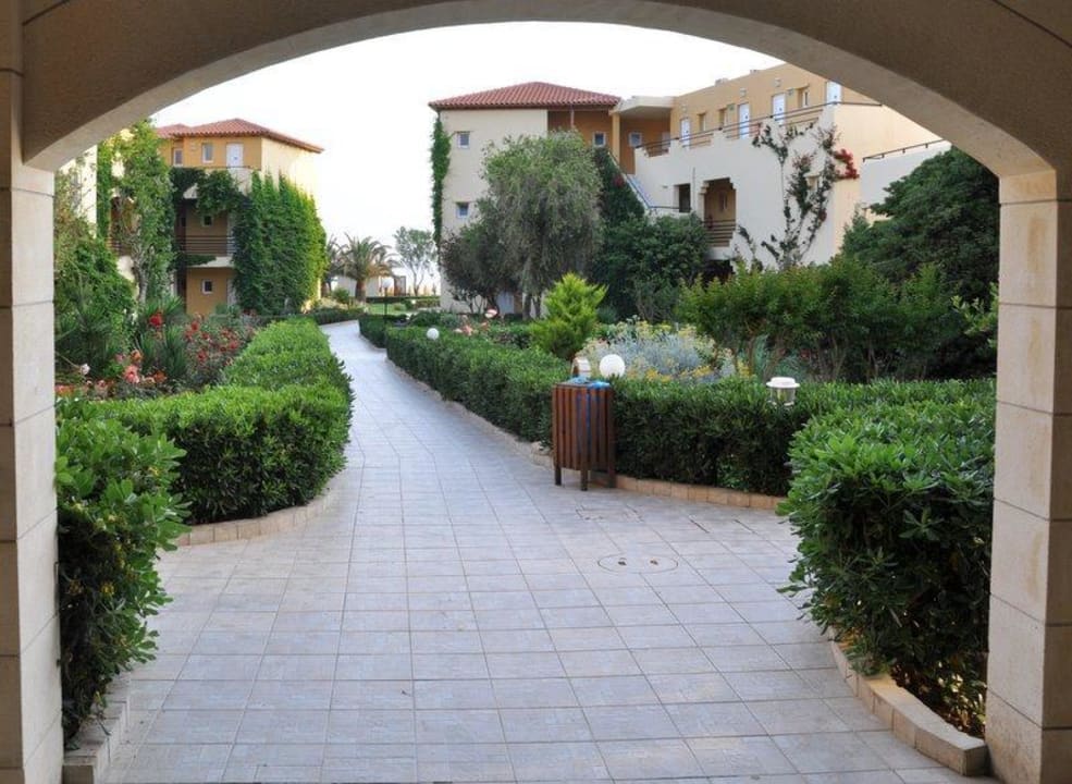 Garten Weg zum Strand Vantaris Luxury Beach Resort