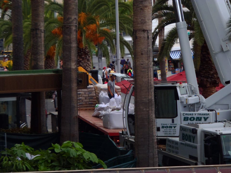 Kran bei der Arbeit Hotel ValleMar