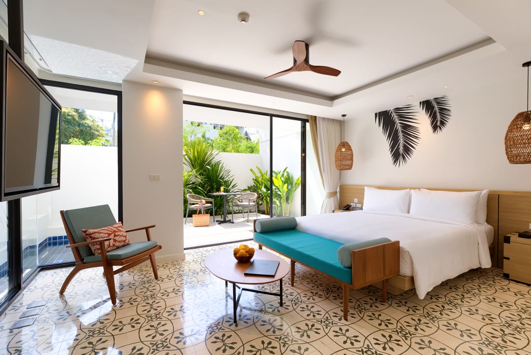Zimmer Outrigger Surin Beach Resort