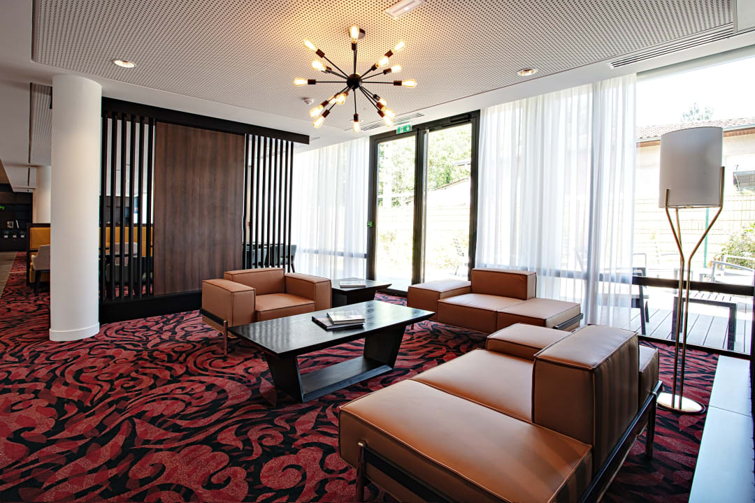 Lobby Hampton by Hilton Toulouse Airport