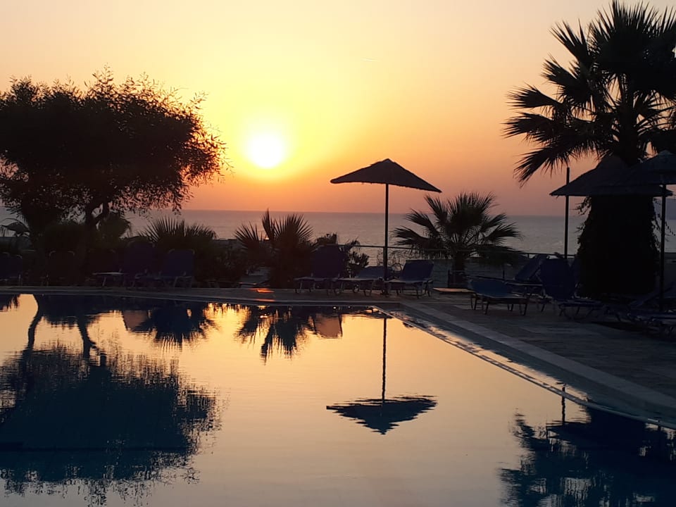 Pool Hotel Semiramis Village