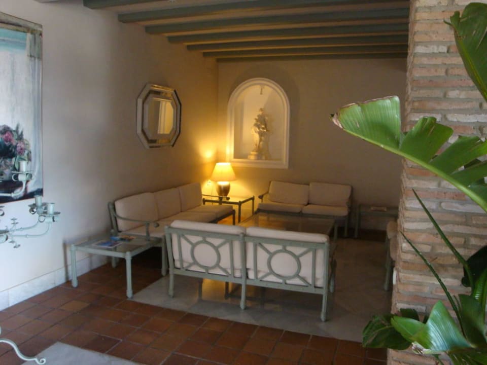 Sitzecke in der Lobby Hotel Playa de la Luz