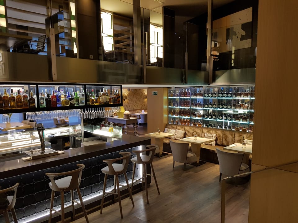 Gastro AC Hotel Carlton Madrid by Marriott