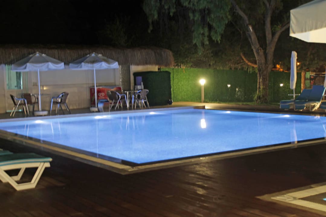 Pool bei Nachtt Labranda Lebedos Princess