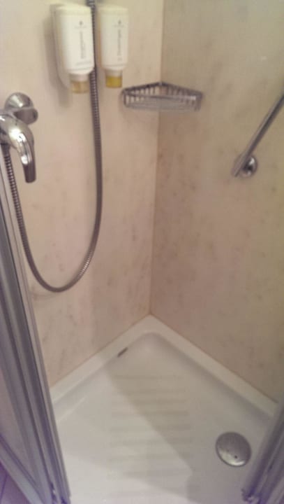 Sehr kleine Duschecke PLAZA INN Goslar