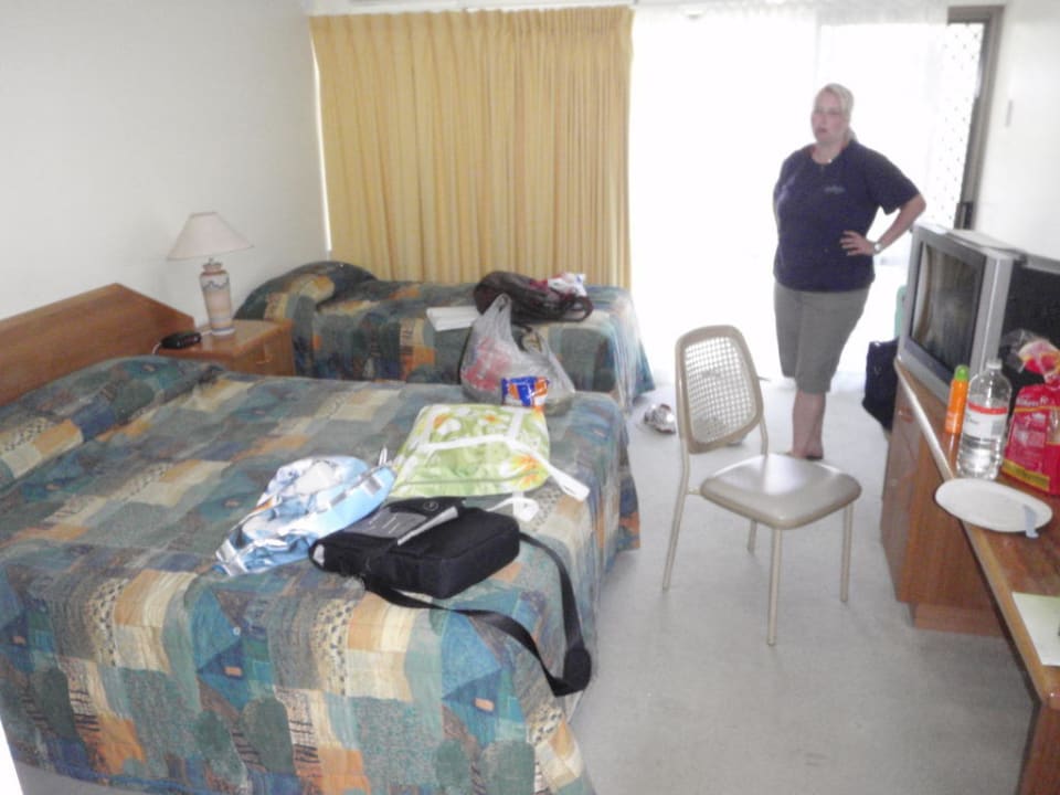 Dreckiger Teppich, kleine Zimmer Hotel Kondari Resort