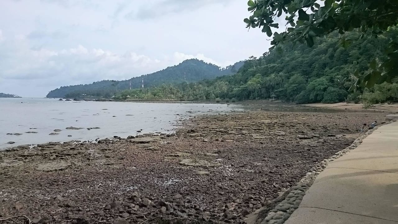Strand bei Ebbe Koh Chang Bailan Beach Resort