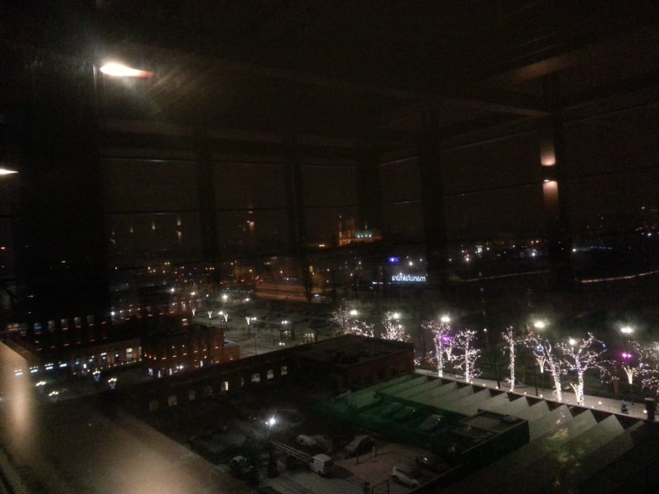 Die Manufaktura spiegelt sich in den Fenstern Vienna House Andel's Lodz