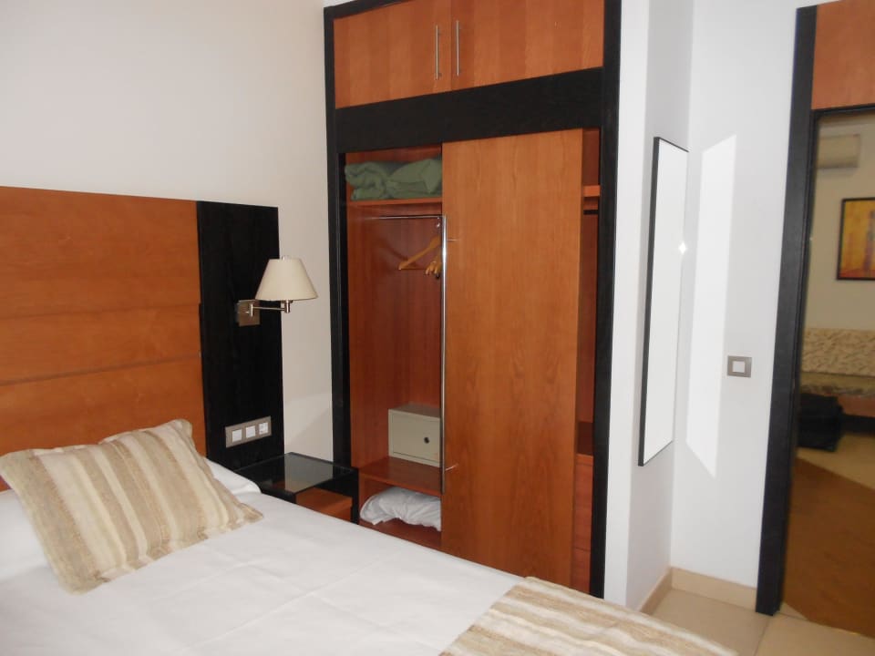 Schlafzimmer HL Miraflor Suites Hotel