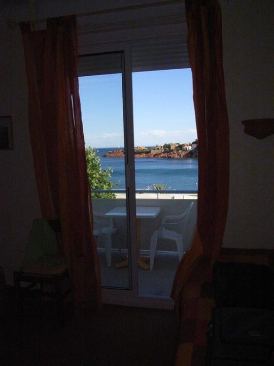 Blick aufs Meer vom Zimmer aus Hotel Les Flots Bleus