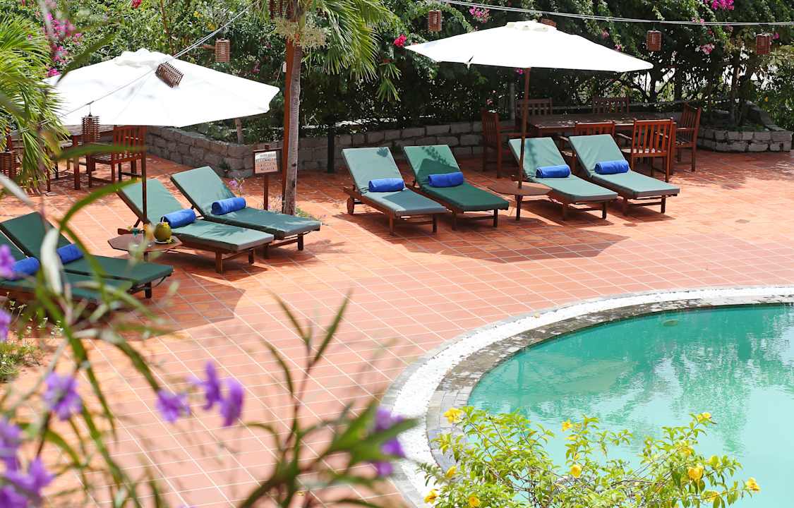 Pool White Sands Resort