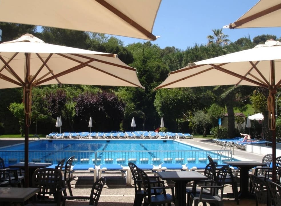 Terraza y piscina Hotel Gran Garbi