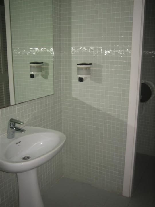 Sanitäranlagen im Fitnessbereich Hipotels Bahia Grande