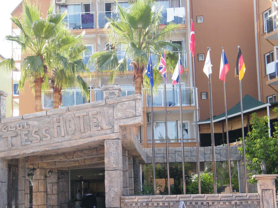 Hoteleingang Hotel Club Tess