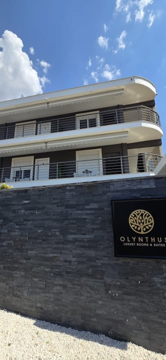 Außenansicht Olynthus Luxury Rooms & Suites