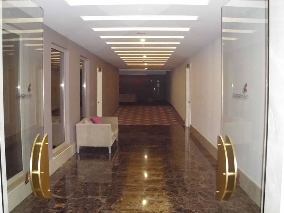 Flurbereich Kirman Belazur Resort & Spa