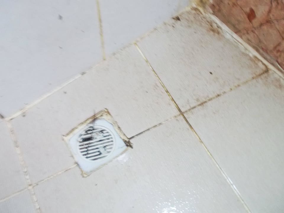 Dusche an der Poolanlage Top Hotel