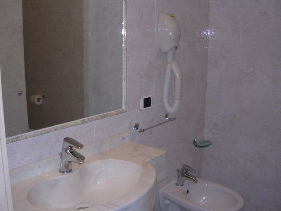 Comodo bagno con box-doccia Hotel Onda Bleu