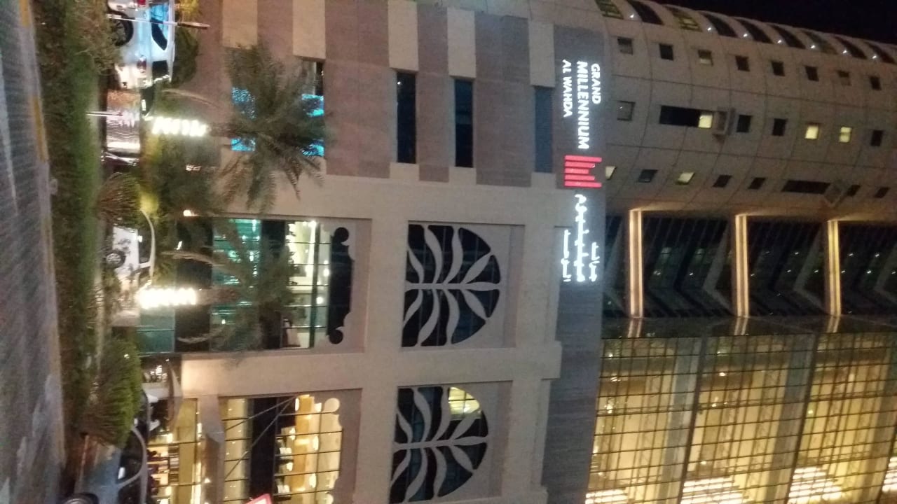Außenansicht Grand Millennium Al Wahda Abu Dhabi
