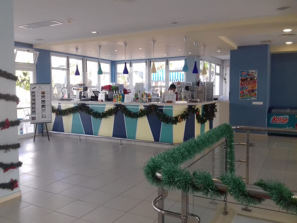 Poolbar Apartamentos LIVVO Morromar