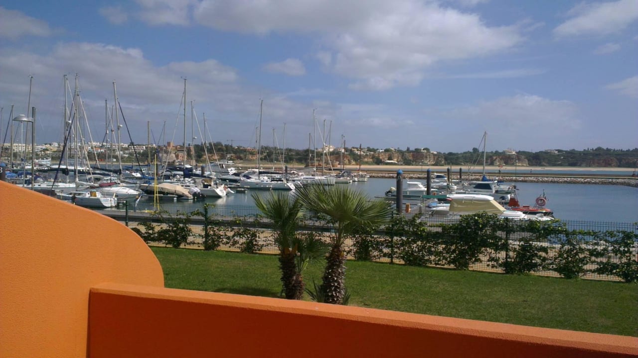 Blick von der Terrasse nach links NH Marina Portimão Resort