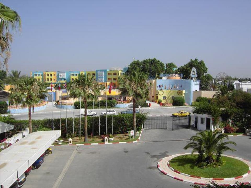 Hoteleinfahrt Hotel Nesrine