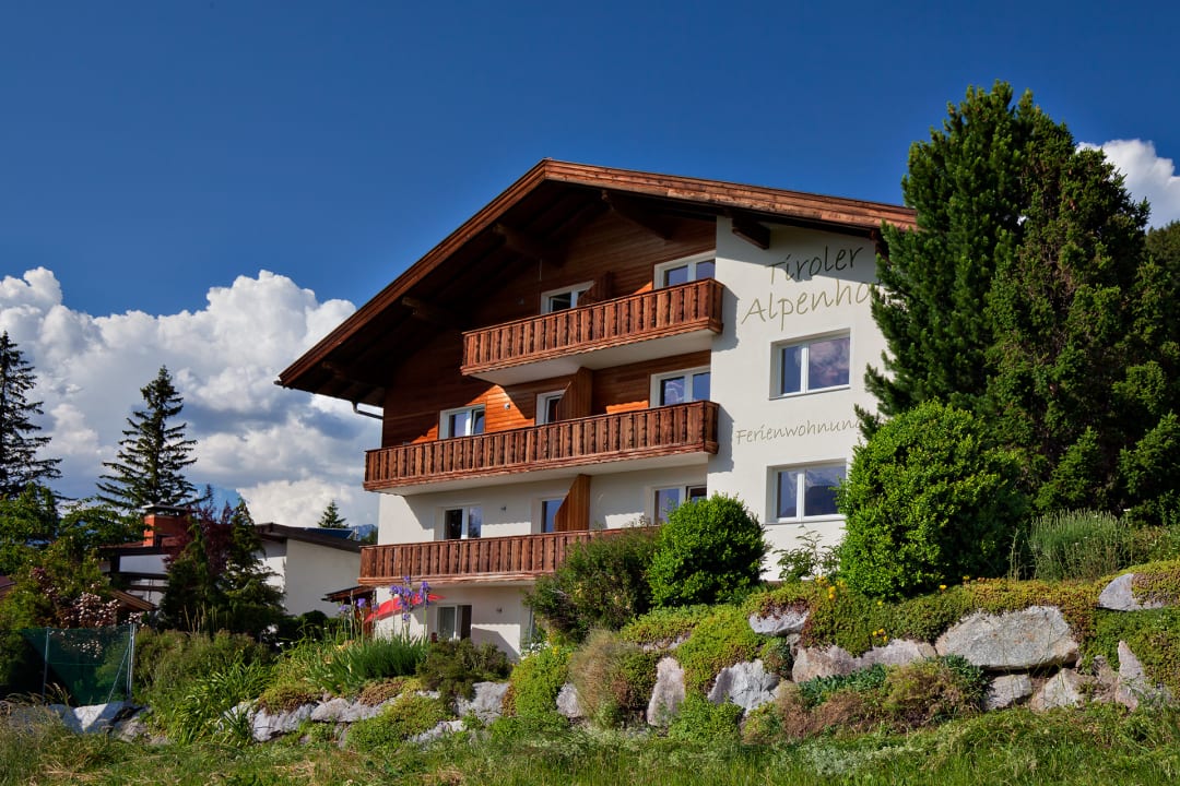 Außenansicht Hotel Tiroler Alpenhof